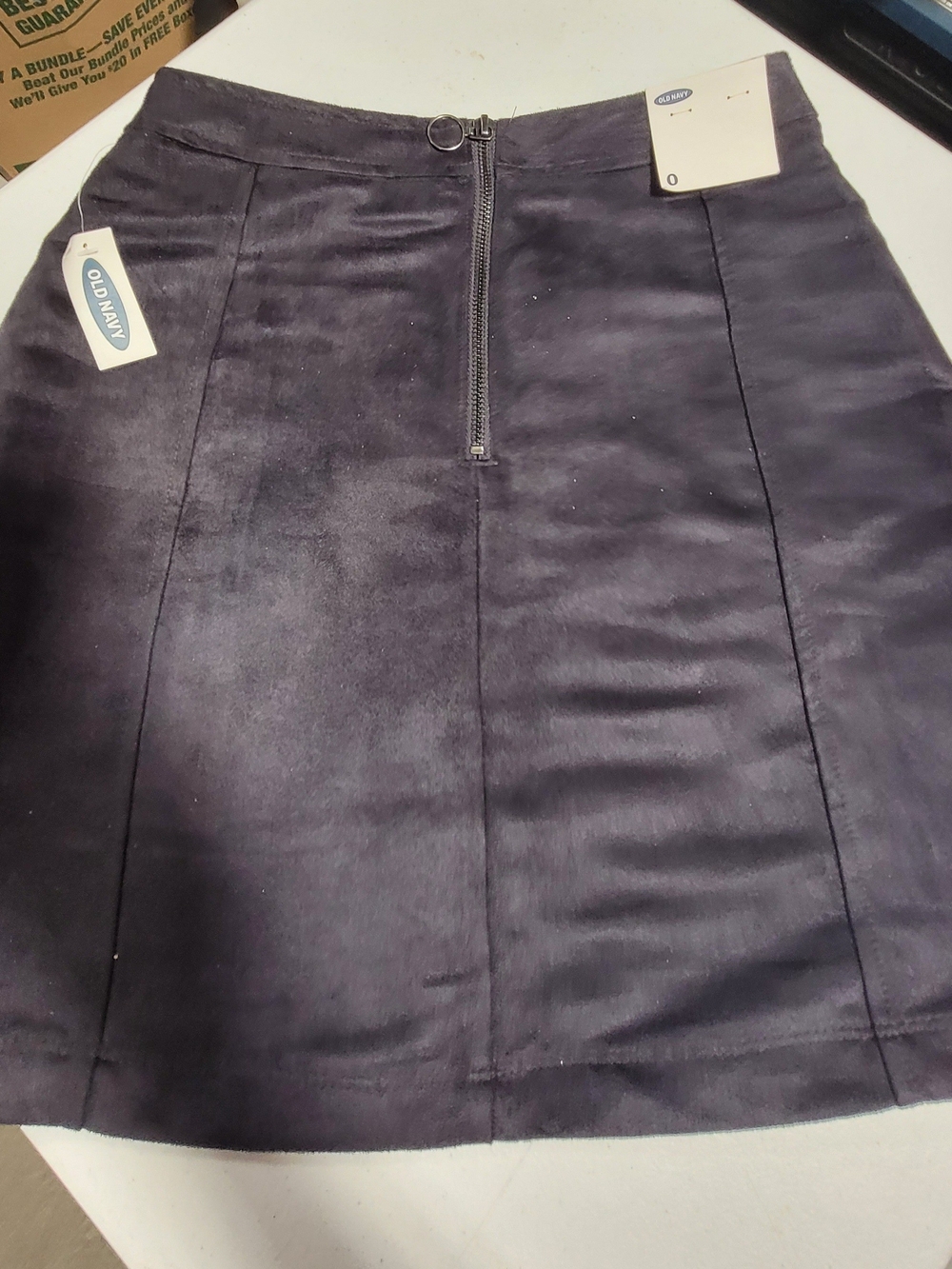 Old Navy Black A-Line Skirt with Front Pockets - Picture 3 of 4